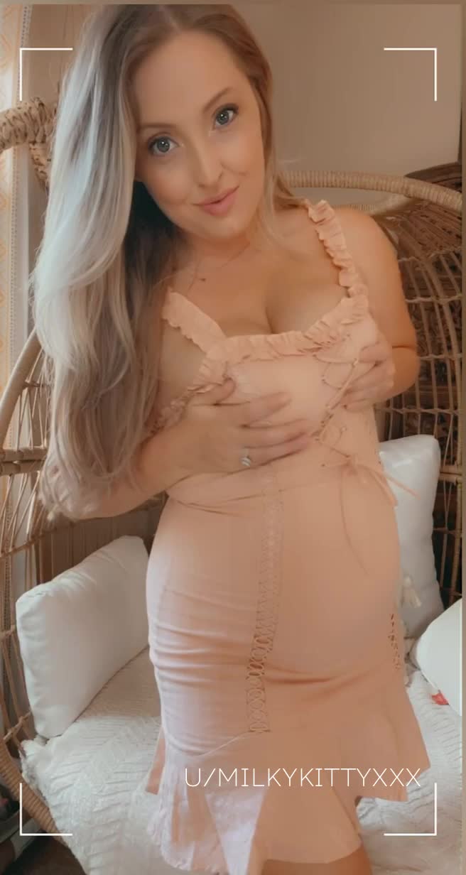 showing off all my cutest, roundest spots 🍑