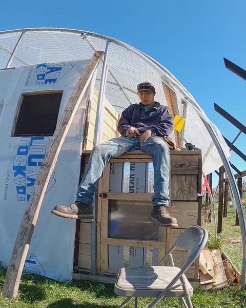 Boss went to lunch. I whipped out my dick