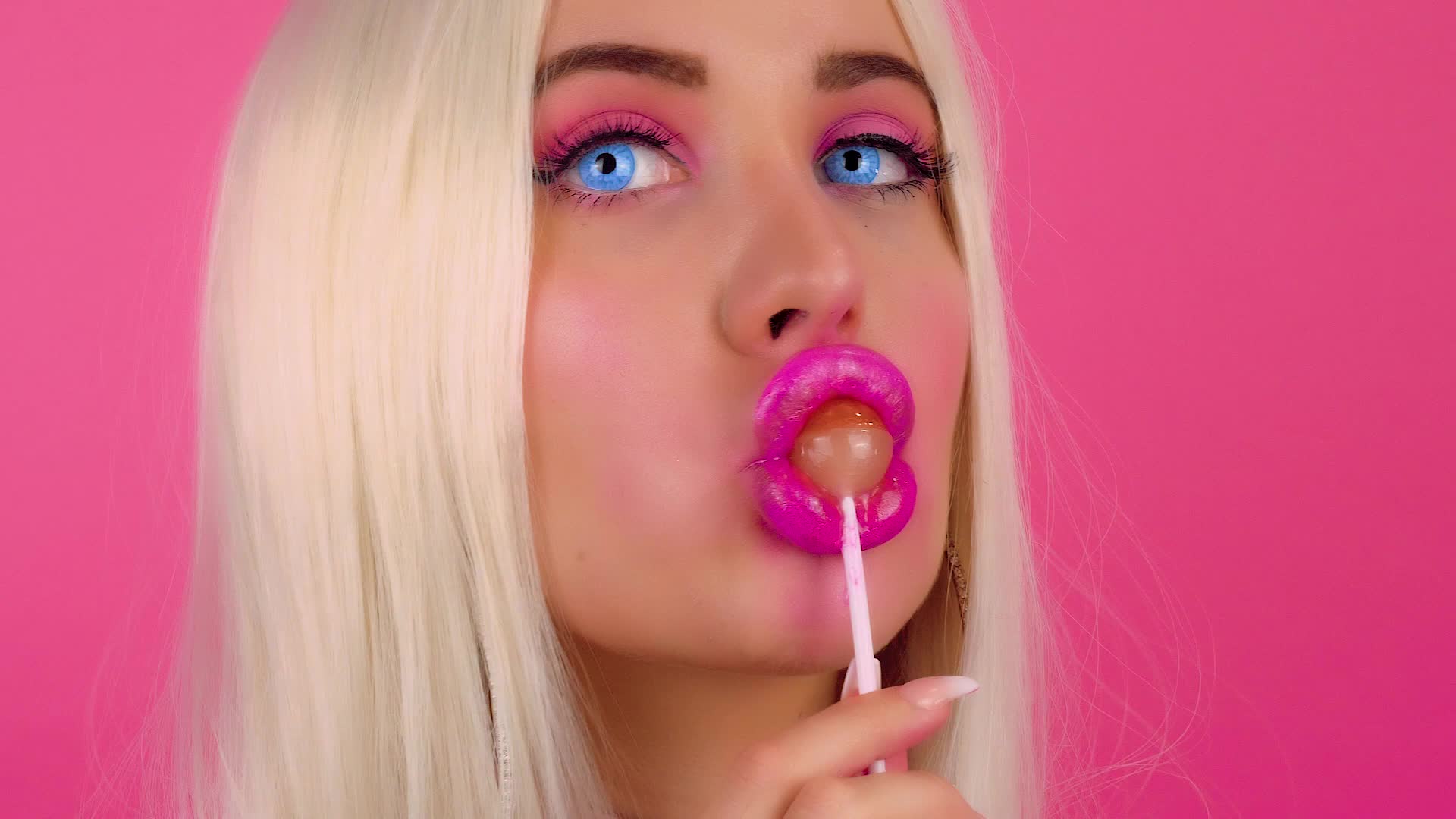 My big and pouty bimbo lips :*
