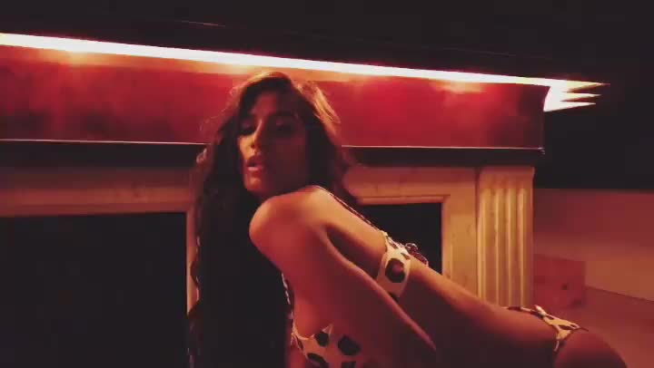 Poonam Panday bedtime stories GIF by pointstar