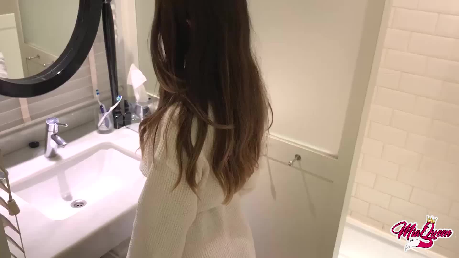 Amateur sex with petite latina and he cums inside her tight pussy