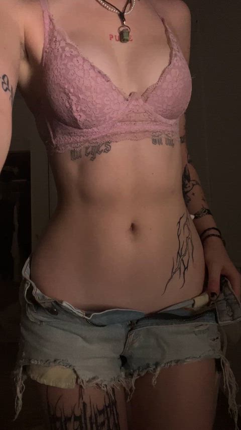 as a real emo slut I can't keep this horny feelings inside my pants anymore, need to take them off