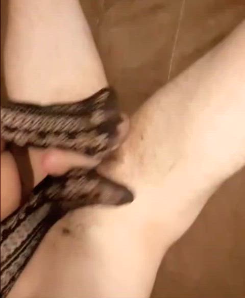 Cock size matters when you're getting a footjob from an Amazonian queen