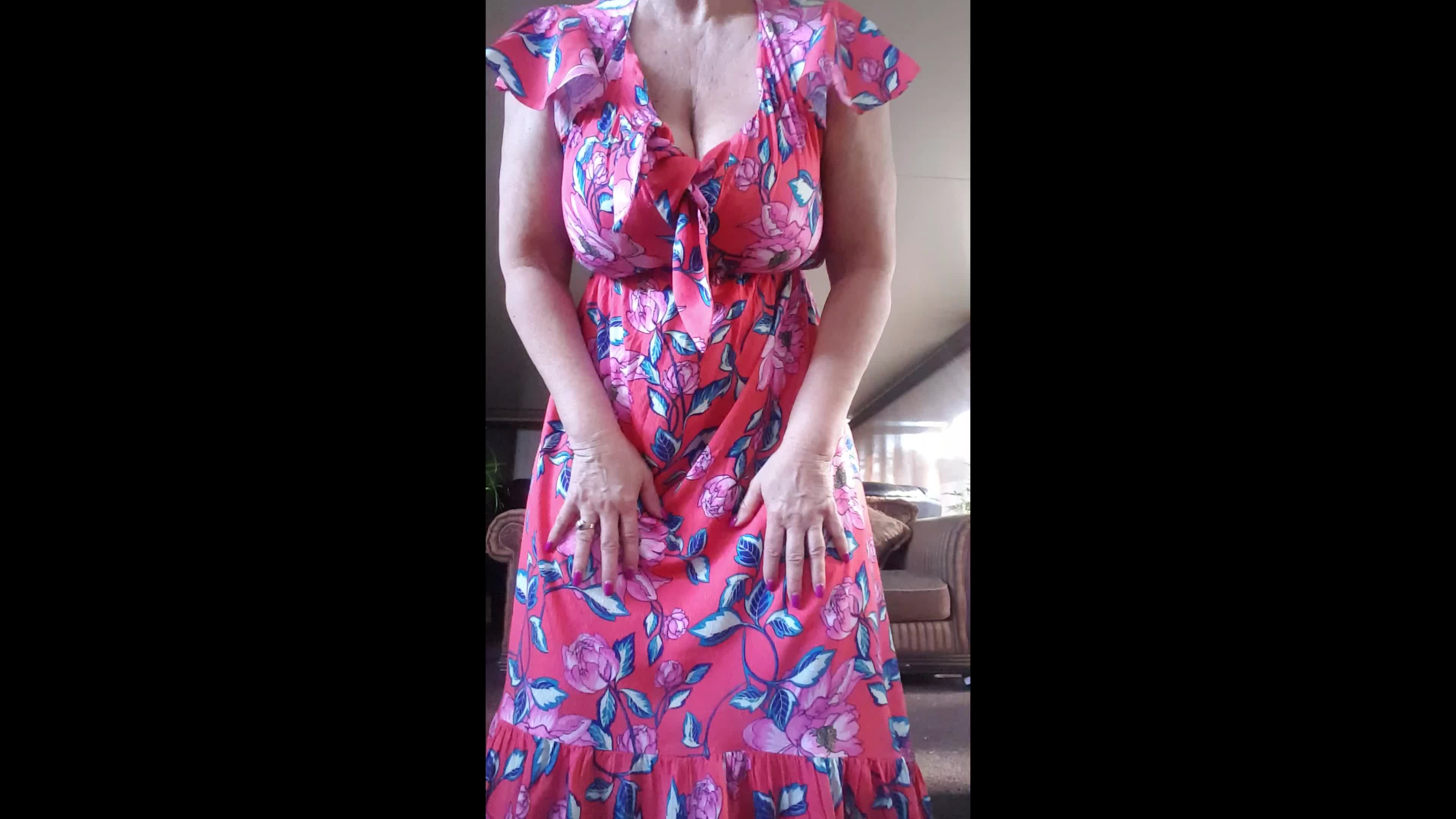 Wearing my long loose fitting dress with no bra 😉 xx 55yo 🇦🇺