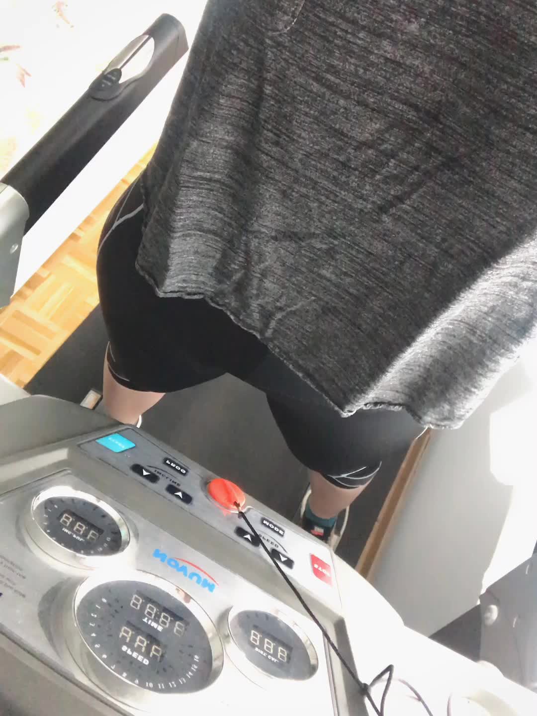 Tits on a treadmill.