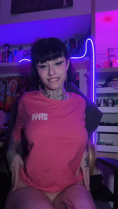 5'1 college girl drop her CRAZY tits