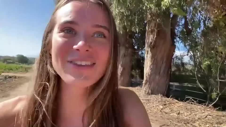 LANA RHOADES AND RILEY REID: HOT BEAUTIFUL FRIENDS