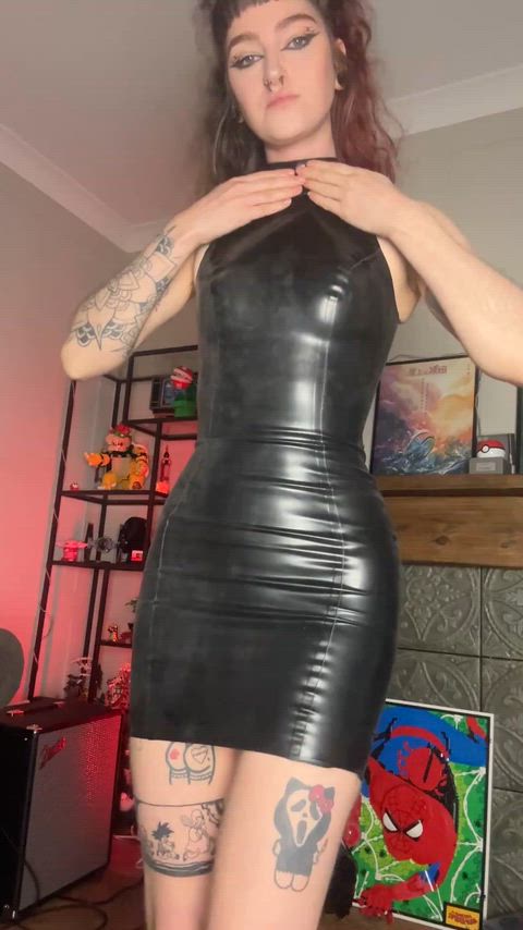 Shining up my latex dress