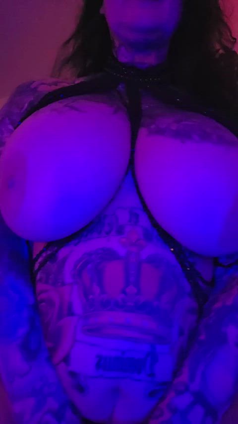 I bet you’d love to have my large milkers bounce like that in your face tonight ;)