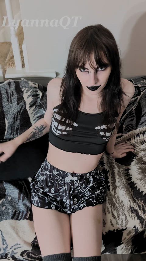 My clitty was so hard from worshiping man cock... π€€