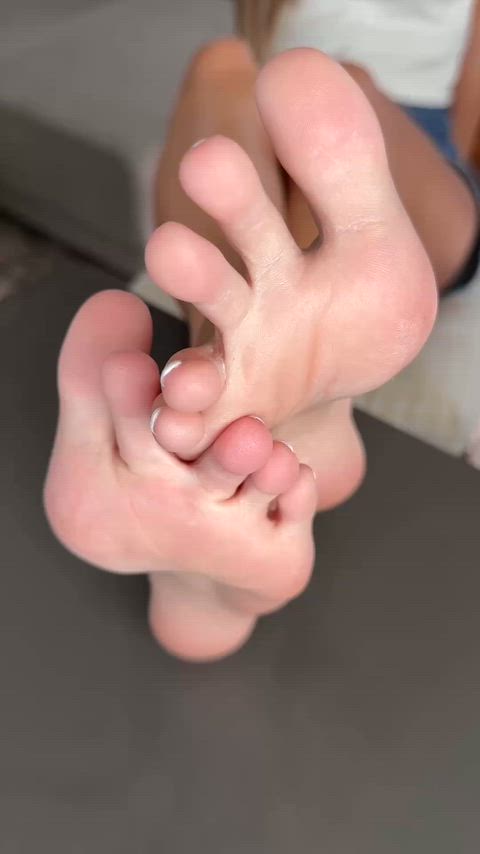 want the full experience? if you enjoy the little previews on here, my main page is where i keep all the good stuff ;) for $10.99/month, you get access to my full photo and video library, content posted throughout the week, and free messaging with me. no unlocking every post one by one. just subscribe and enjoy. onlyfans.com/harperashi thumbnail