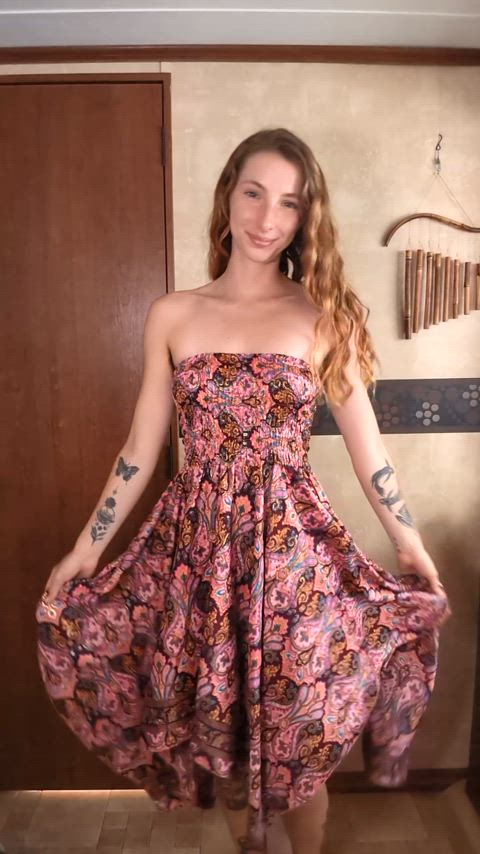 With one simple trick, this pretty dress can be worn in an open-fronted AltBoobWorld style.
