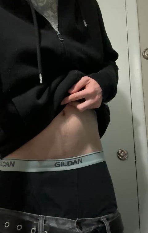 19 yrs Cant keep it in😫