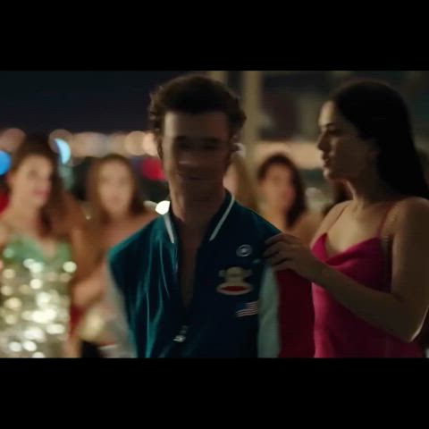 Sunny Leone kissing scene 🤩
