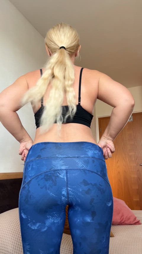 I love exposing my ass, and you love gazing at it
