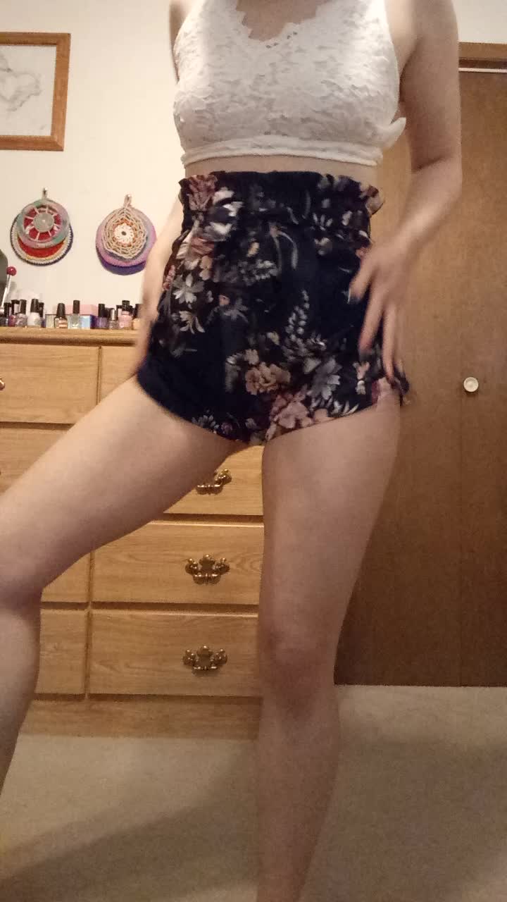 Stripping off my new outfit just for you 😘
