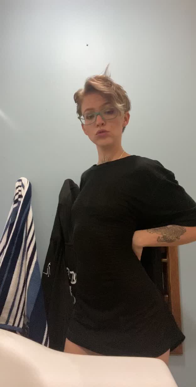 Big tree shirt , small girl