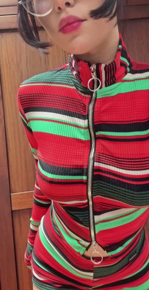 A quick peek at my hot titties