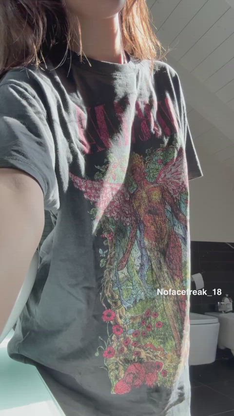 [F4M] "Hey, I broke up with Steve and I have the house to myself, busy?" Sasha that girl you've hooked up with a few times before I had a boyfriend texts you out of the blue with a hot video. You MUST tell me about your character, and react to the text.