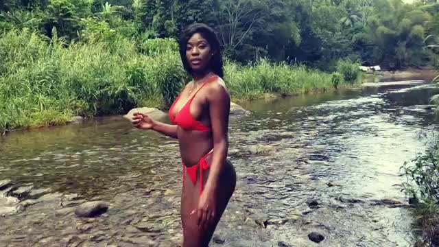 Island vibes - Chocolate by the river