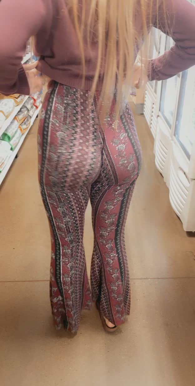 What would you do if you saw this in PetSmart? 😜 what should I flash next?