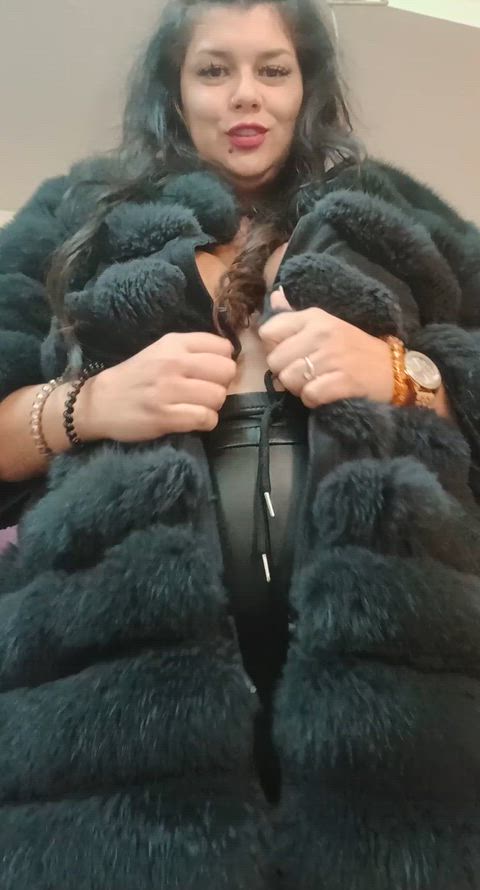 The weight of these pregnant boobs is no joke