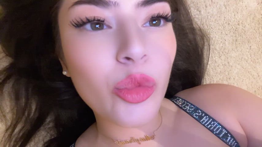 Dein böses Mädchen liegt bereit für dich!