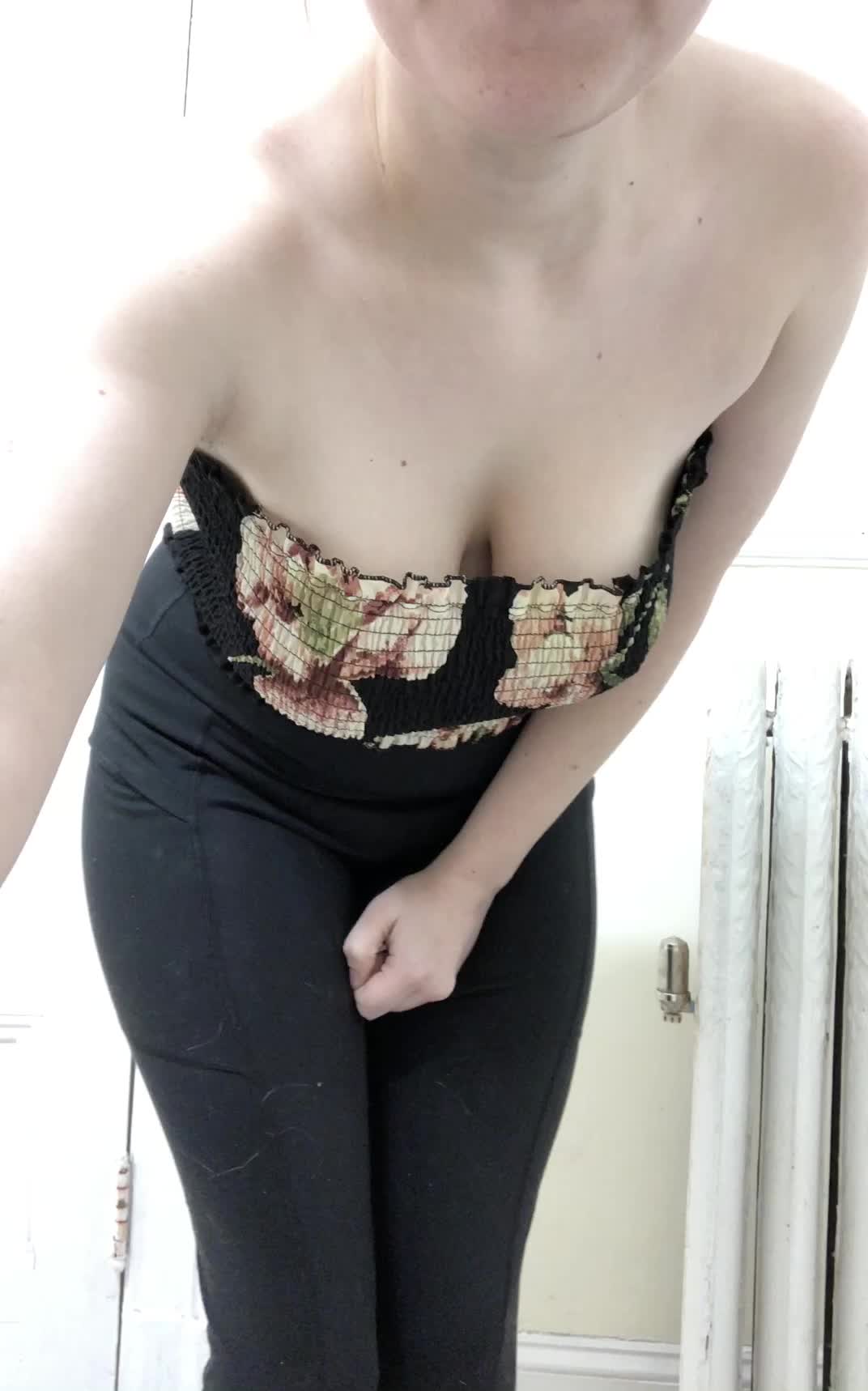 Underboob