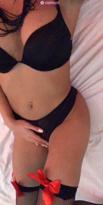 Black lingerie is always sexy 🍒