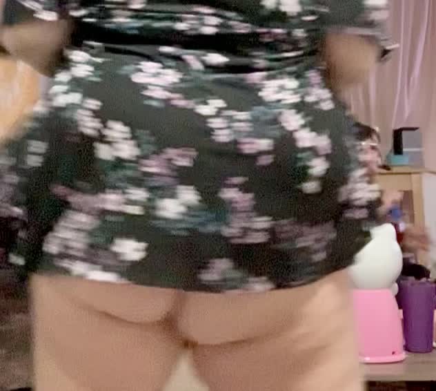 I could try to think of a creative title.. or you could just watch my ass shake 👀