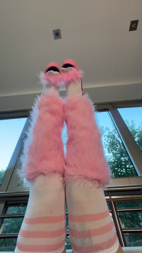 i pointed my feet and pretended it was innocent 🎀 — write me on OF 🔗 thumbnail