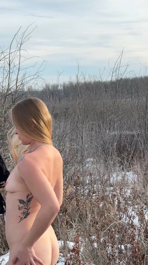 I’m just trying to get my asshole ate in front of a moose at -10°C