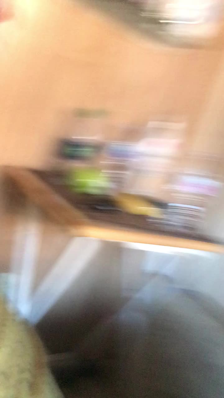 filipina bouncin. file.