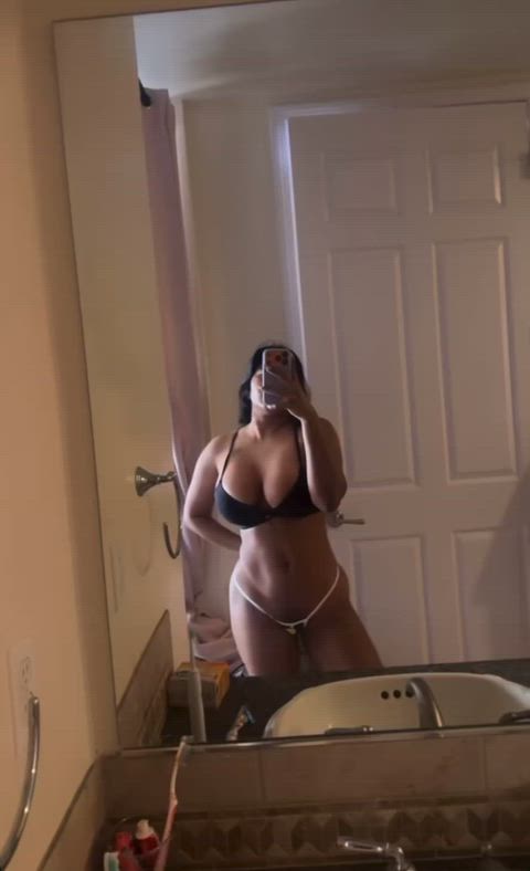 24 [F4M] in Denver until Feb 8th anyone want to grab a drink?