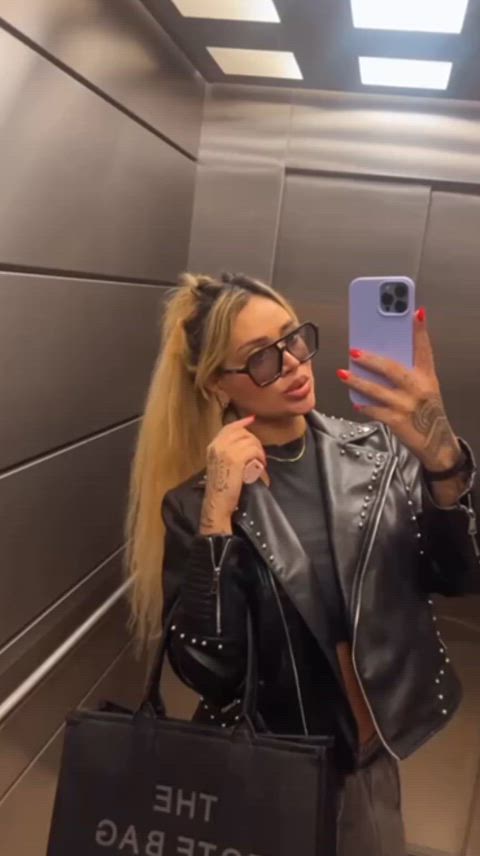 Can a 100lb shortie bounce on your cock?