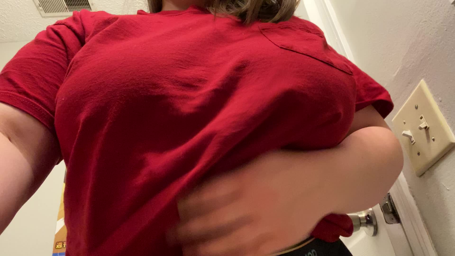 I see red ❤️🥰😍