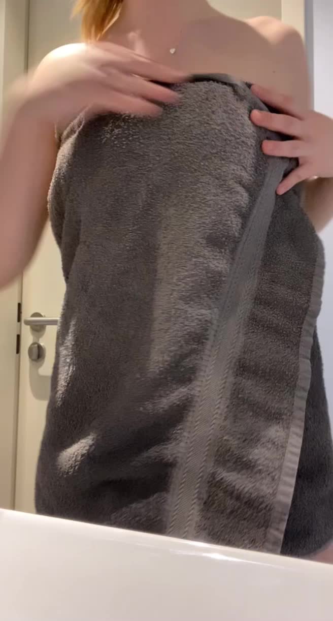 I know that you love fully naked girls. Am I right? 🥺