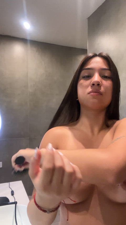 Love showing my boobs on reddit… please dont judge me