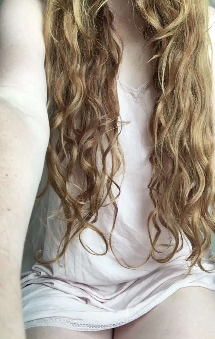 Stripping out of my nightgown 🌙
