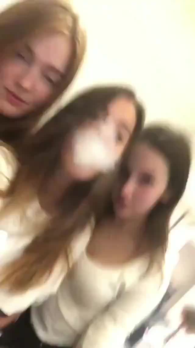 Vaping beauties