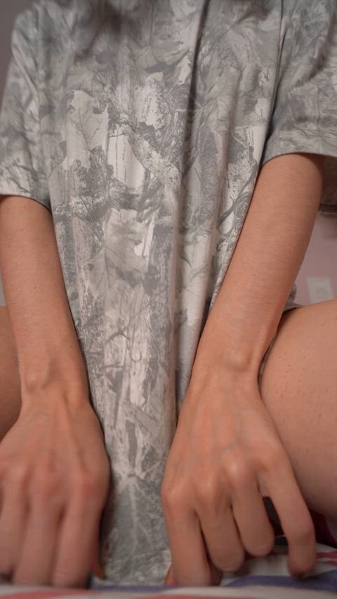 A naughty tease for lovely labia lovers