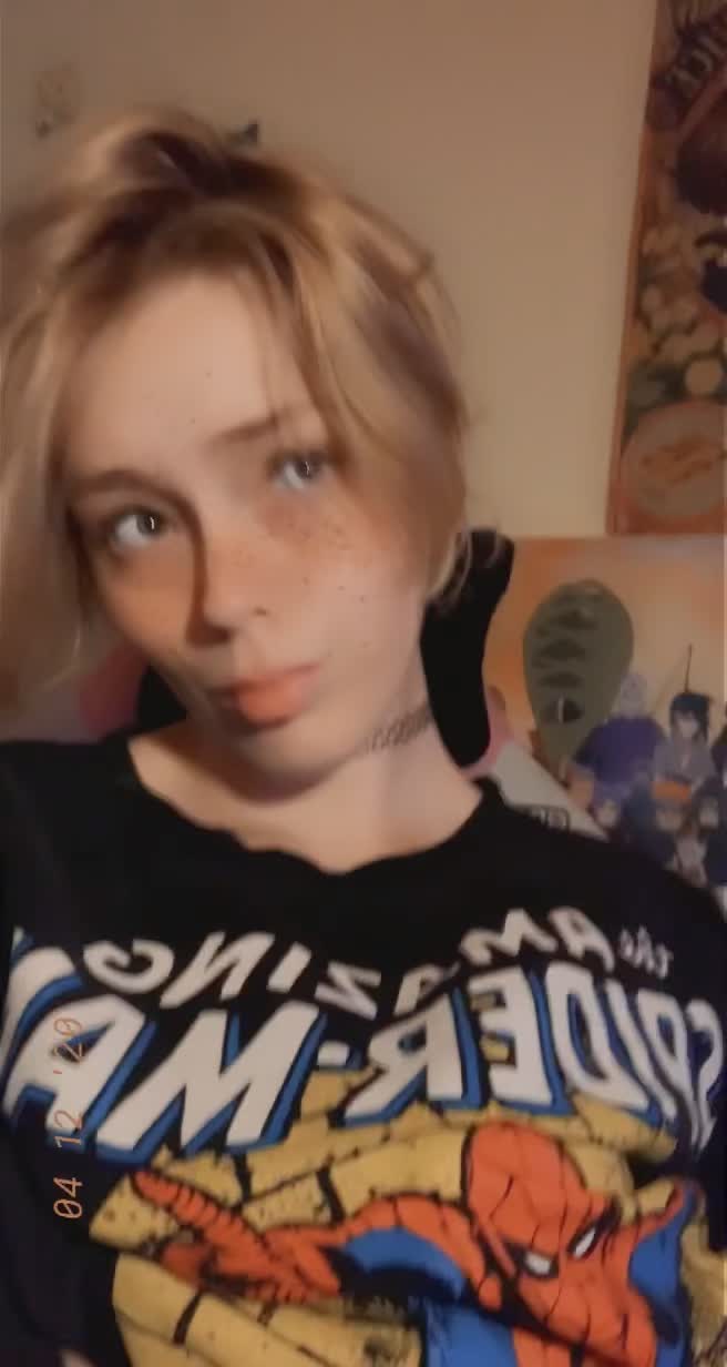 Do you like my sweater? ^.^