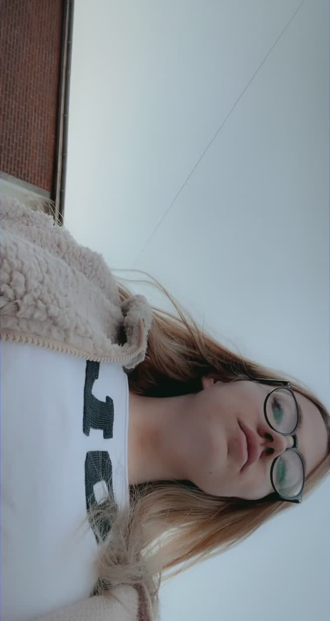Quick titty flash in public. Wanna see me masturbate in public?
