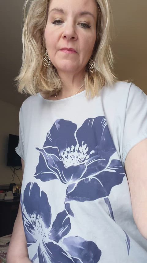 Are you into chubby moms like me or na?