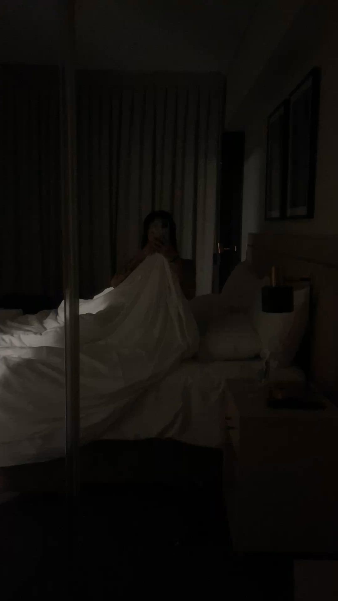 Forget about your girlfriend and meet me in the hotel room 🤭