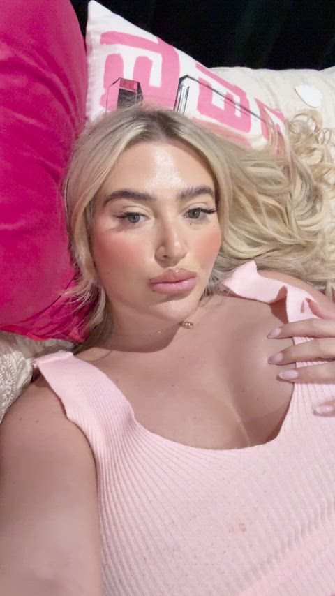 If I sent you nudes by accident would you let your friends see it?