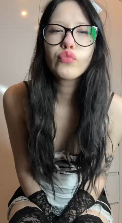 Maid knows how to seduce