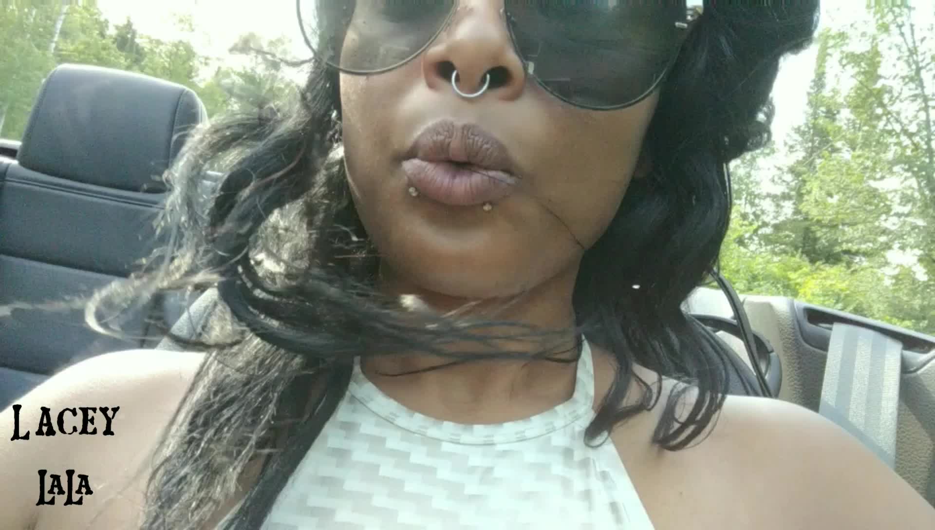 Titties in the open air