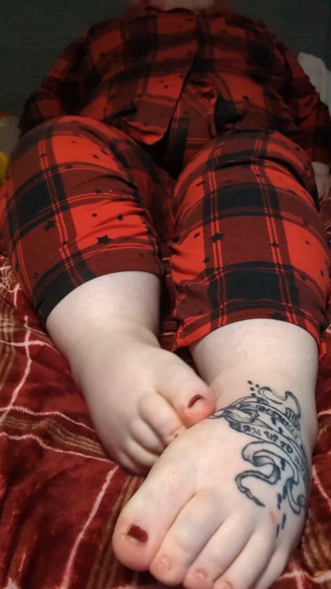 Do you like BBWs in PJs wriggling their (disabled) toes? 