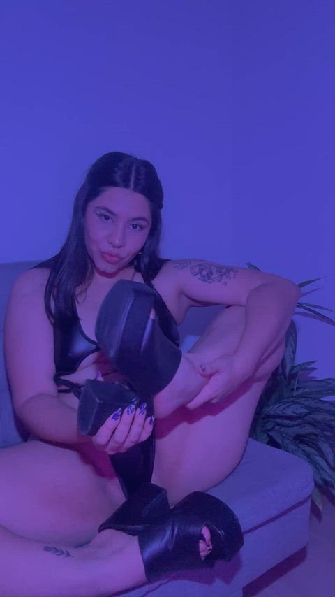 Which of my toes would you suck first?